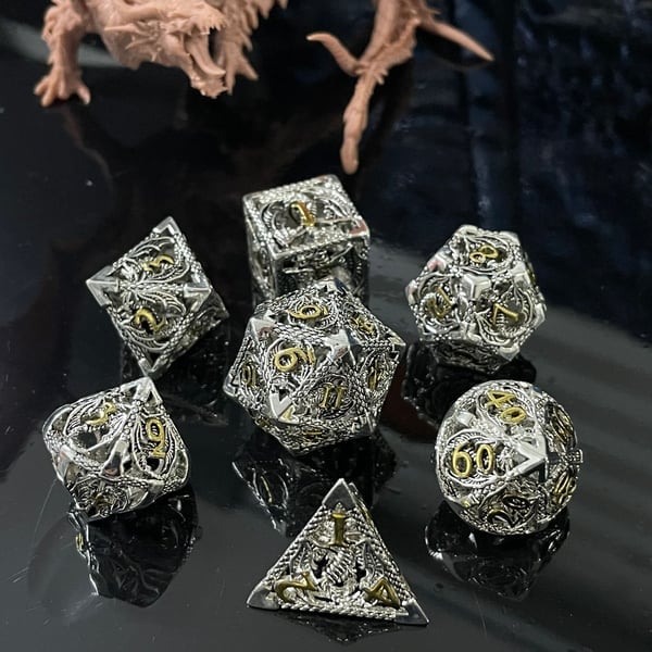 🐲Hollow Metal Dragon Shaped Carving Dice Set🎲