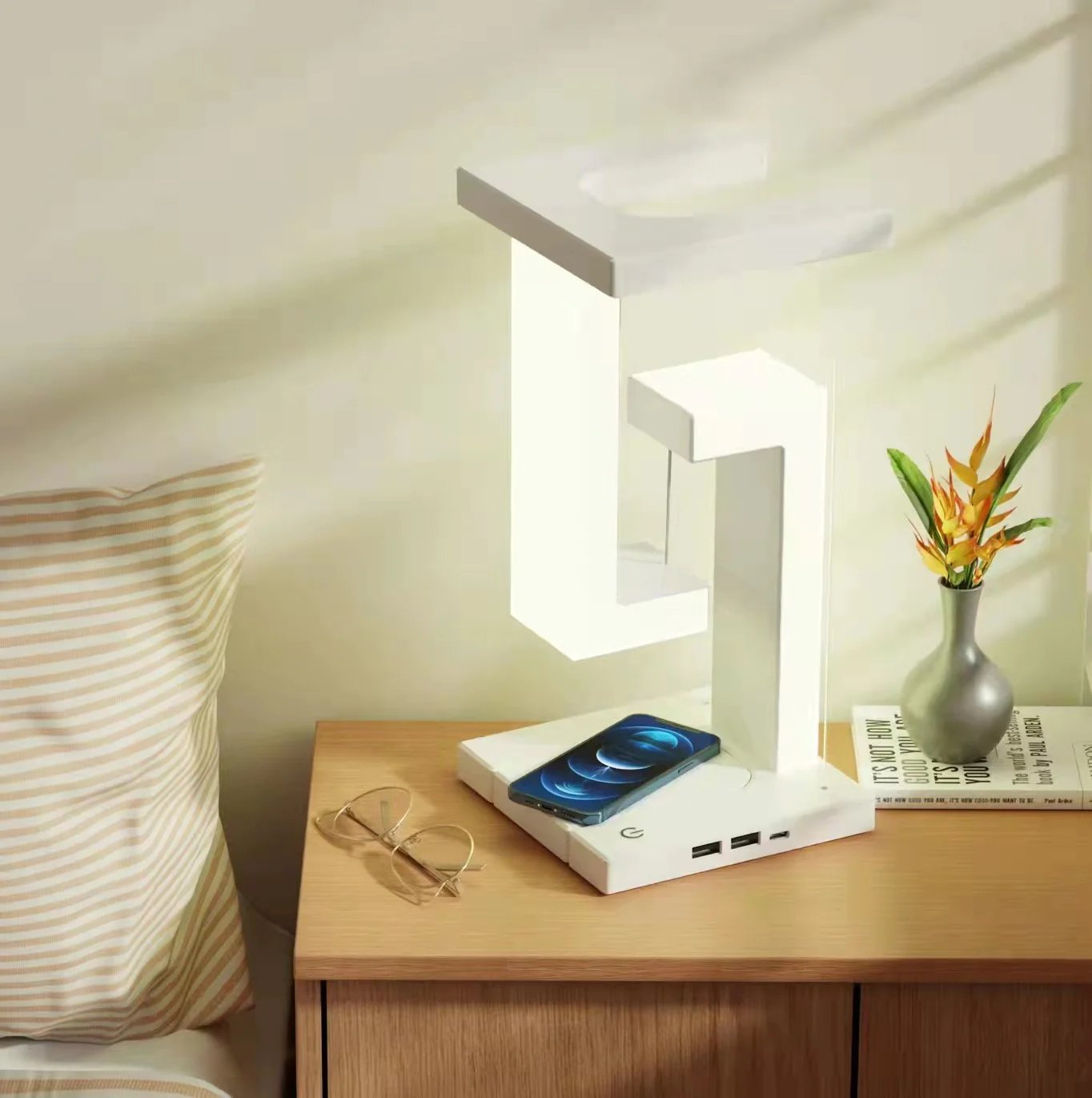 Floating wireless charger lamp