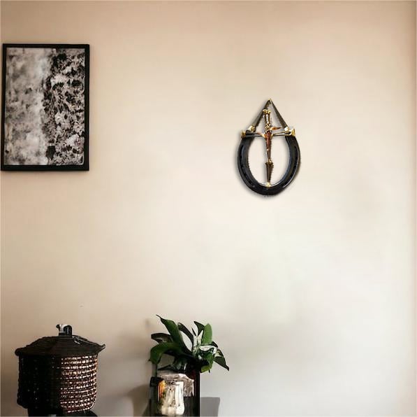 ✨Horseshoe Nail Cross Wall Decoration