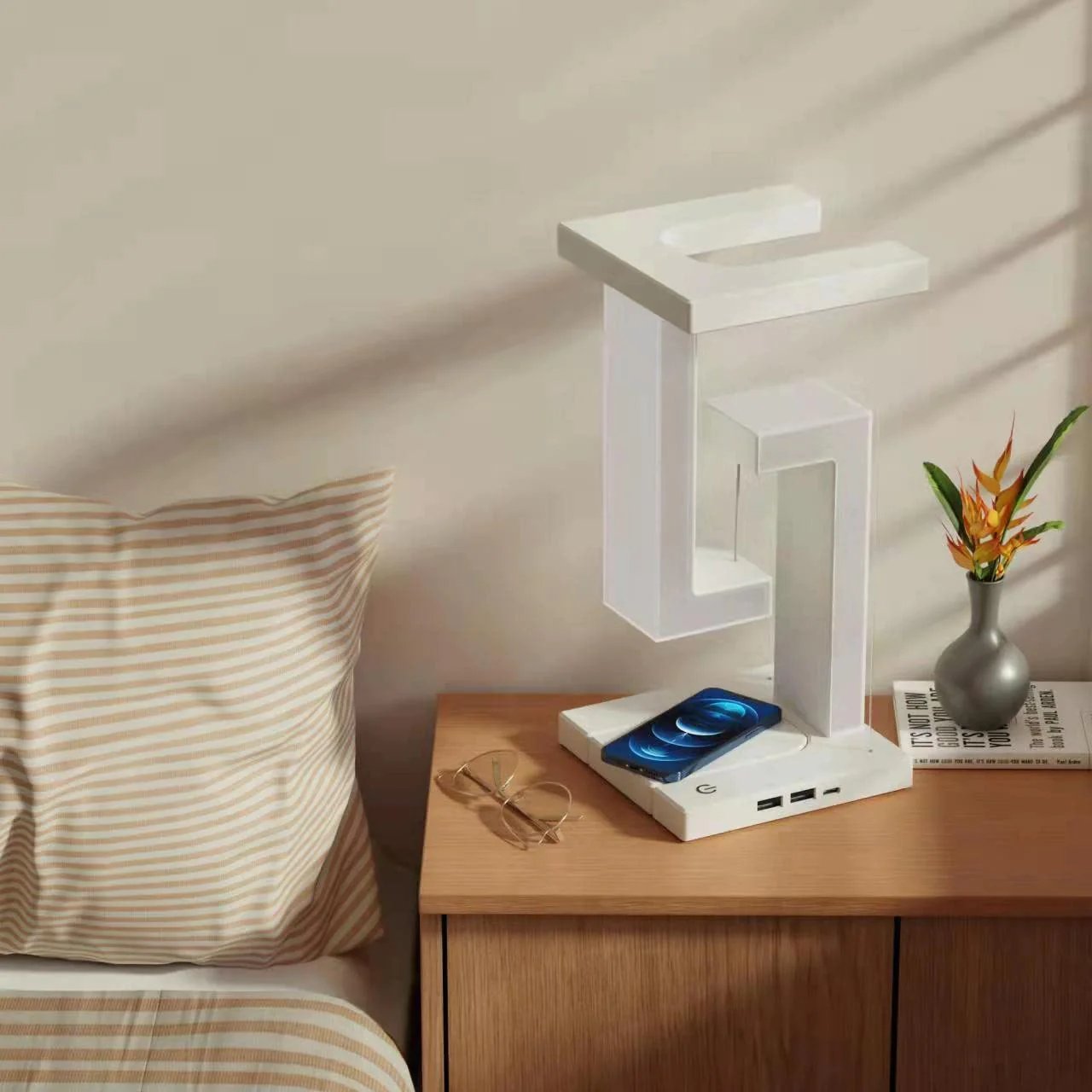 Floating wireless charger lamp