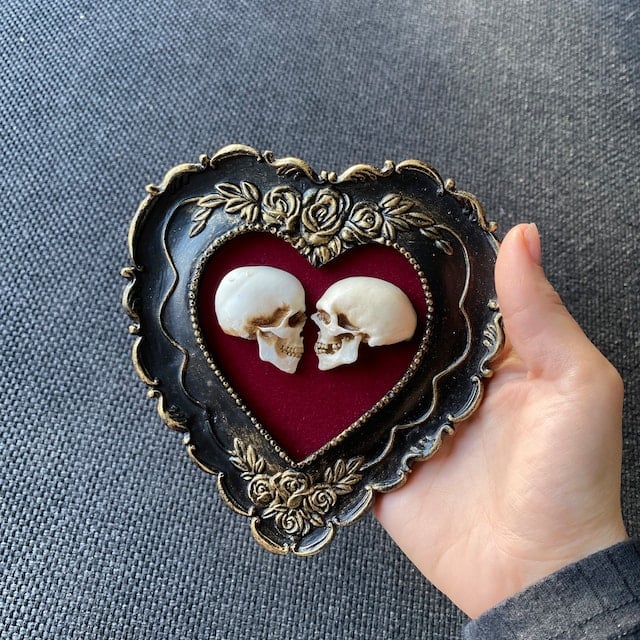 💗True love is forever - framed miniature realistic human skulls - Til death do us part