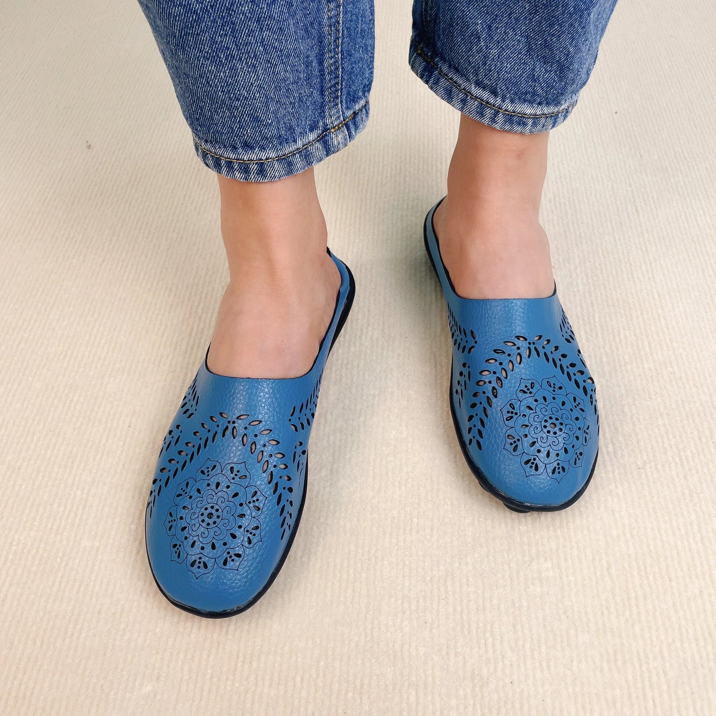 🔥 Casual All-match Hollow Slippers